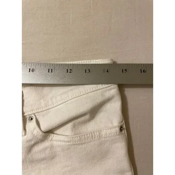 Levi's‎ White Denim Bermuda Shorts Womens Size 29 Cuffed Casual - Picture 4 of 6